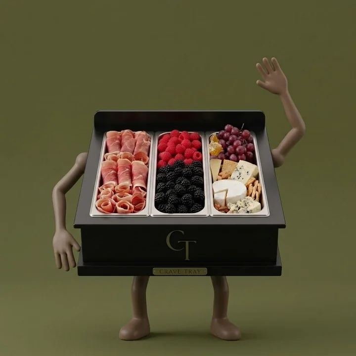 Tray con charcutería, frutos rojos y quesos